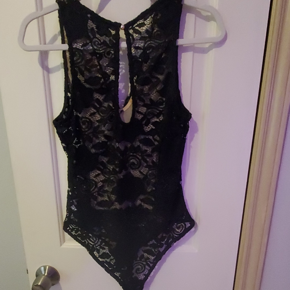 One piece - Picture 4 of 5